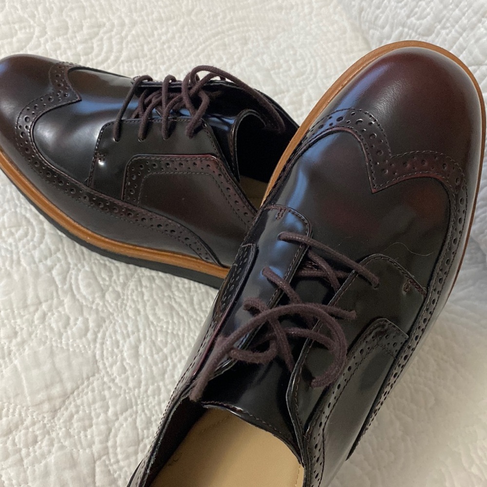 Ladies’ Oxfords by Clarks - Picture 4 of 14